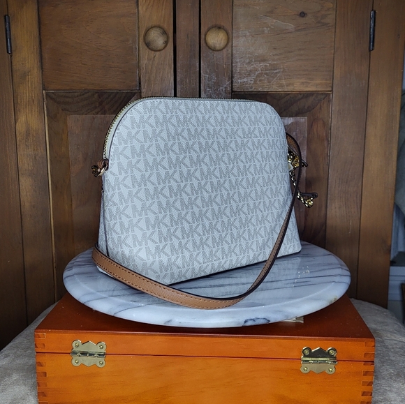 Michael Kors Beige Crossbody Bag - Picture 6 of 17